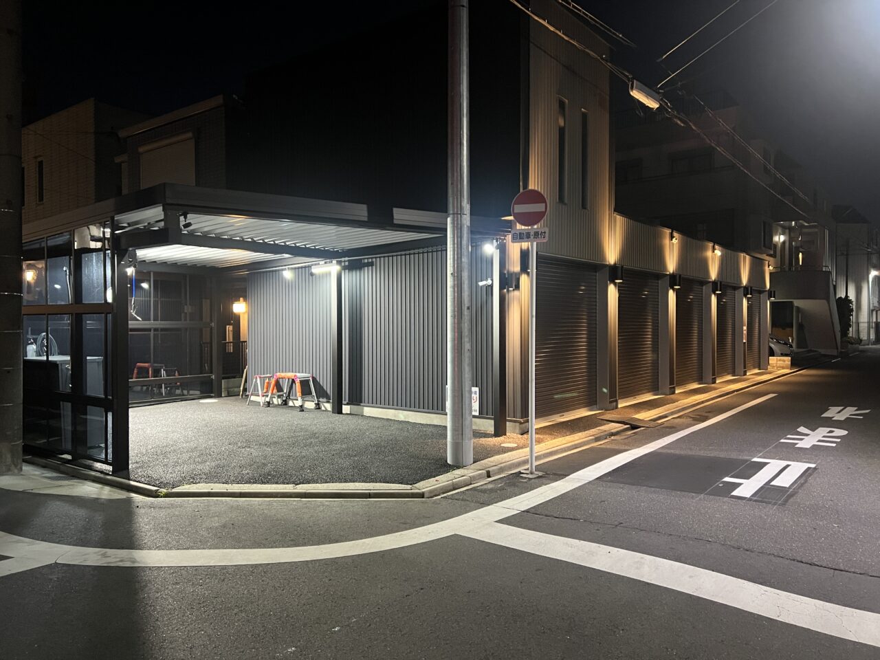 駐車場外観2(夜間照明)